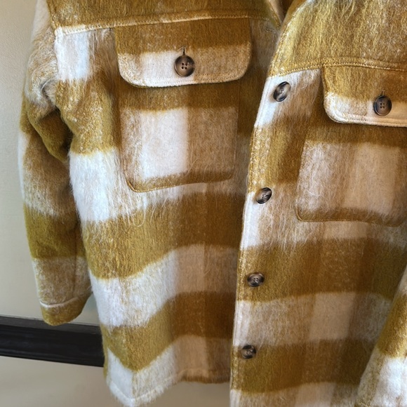 Women’s Shacket - Picture 3 of 5